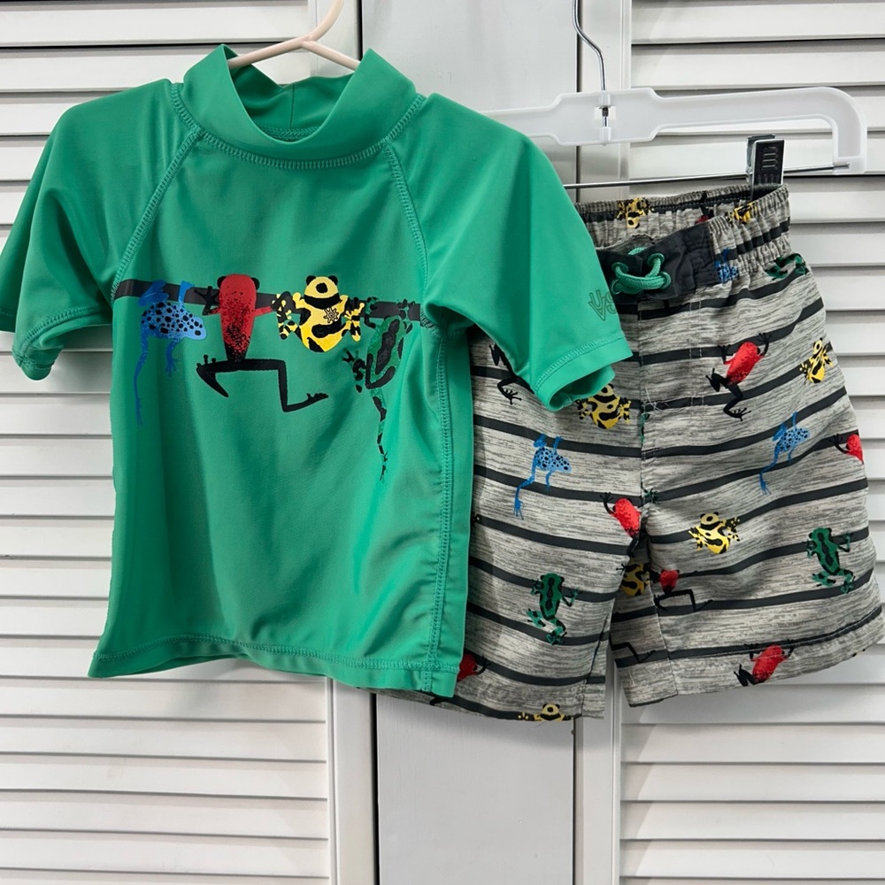Uv skins size 4T Kids Green Rashguard Set with Gray Shorts tree frogs